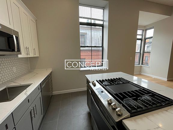 3rd image of 1661 Washington St #U308