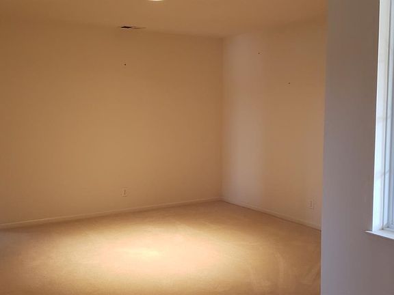 5th image of 5267 E Geary St