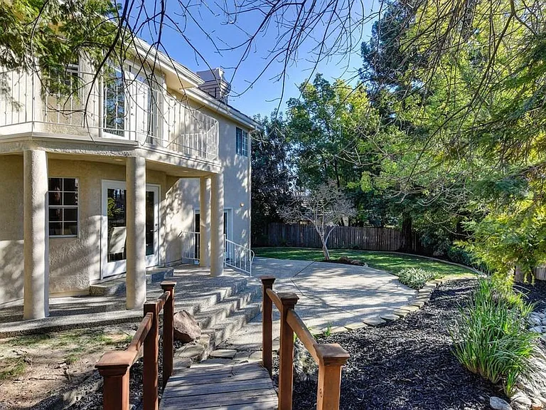 4650 Dorchester Ln — Photo 33