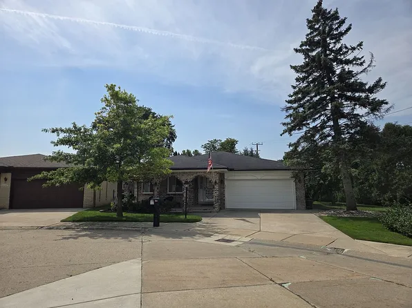 16306 E Hill Dr, Macomb, MI 48044