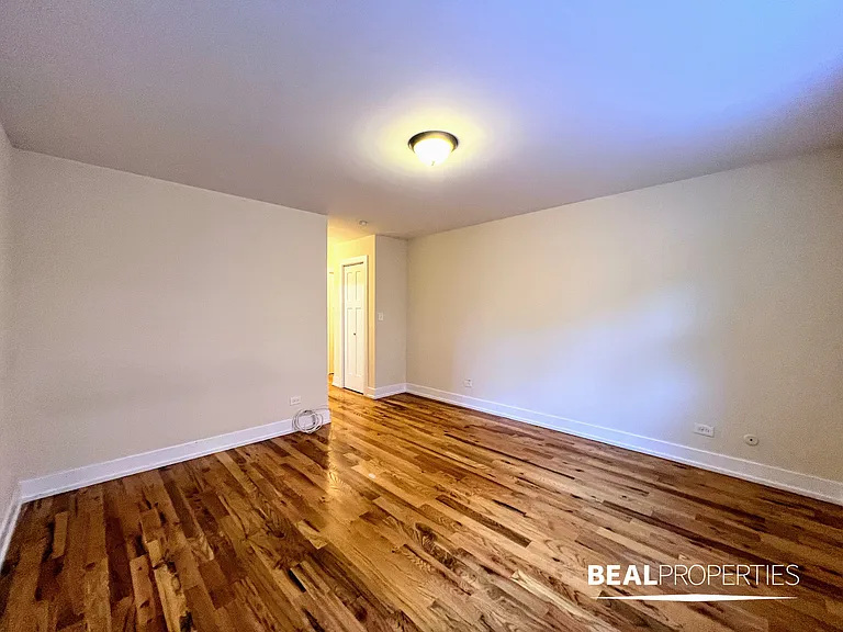 555 W Arlington Pl — Photo 9