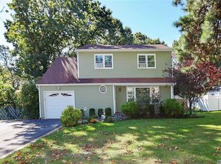10 Cindy St, Smithtown, NY 11787