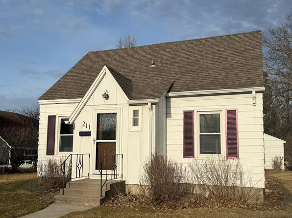211 Crocker Ave N, Thief River Falls, MN 56701