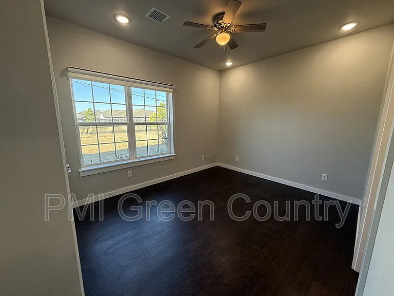 13513 S Mingo Rd #7 — Photo 9