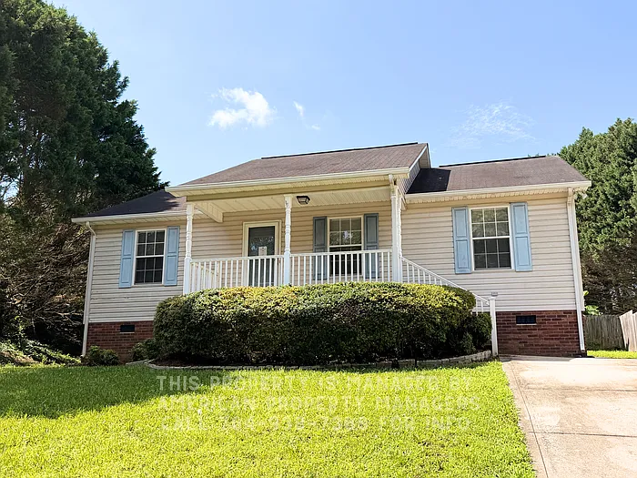 901 Hoke St — Photo 1