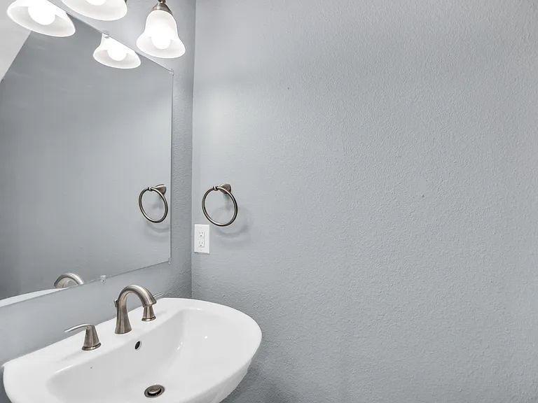 200 Pecan Hollow St — Photo 7