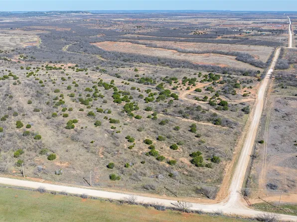 9 County Road 174, Ovalo, TX 79541