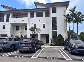 10437 NW 82nd St, Doral, FL