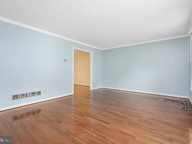 2505 Buckingham Ct — Photo 5