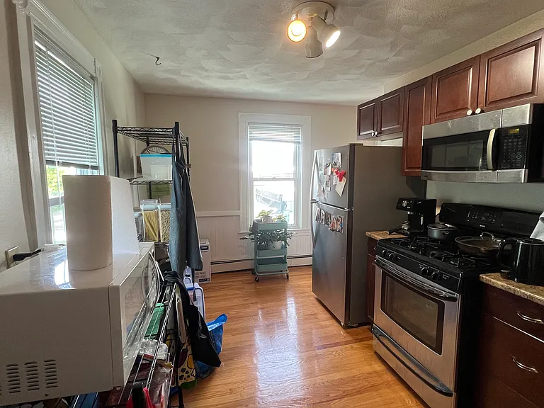 235 Columbia St #4R — Photo 9