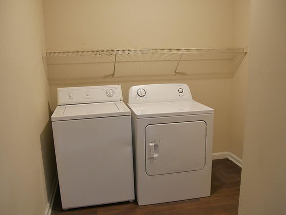 4th image of 215B University Ave