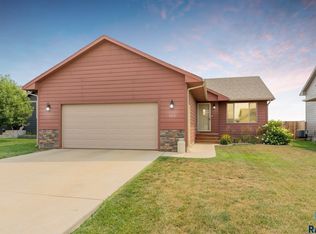 424 Lien Ave, Harrisburg, SD 57032