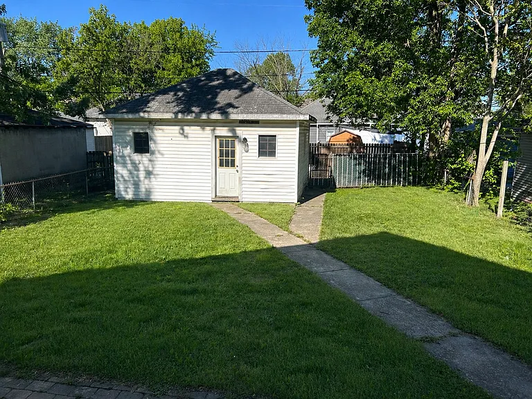 1364 N Gale St — Photo 11