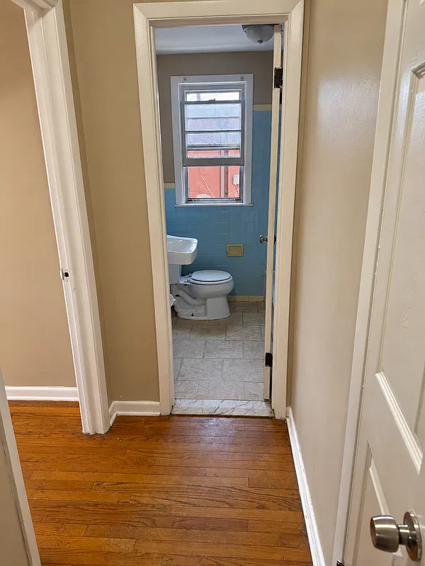 2 bed, 1.0 bath, $1,300 — Photo 4