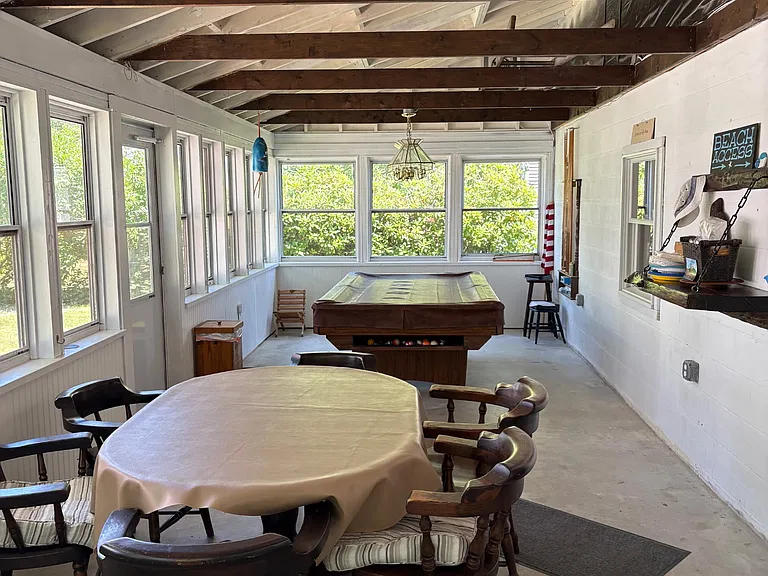 11 Oceanside Ave W — Photo 5