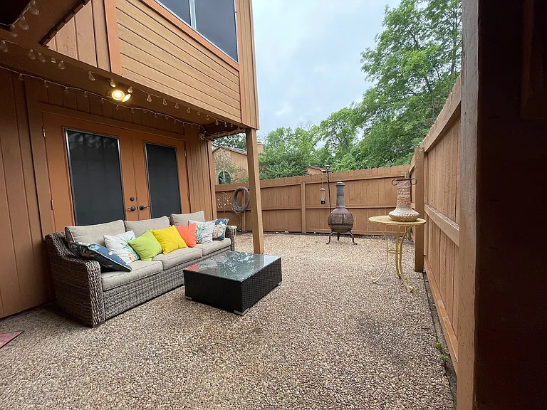 3553 Eastlake Dr — Photo 2