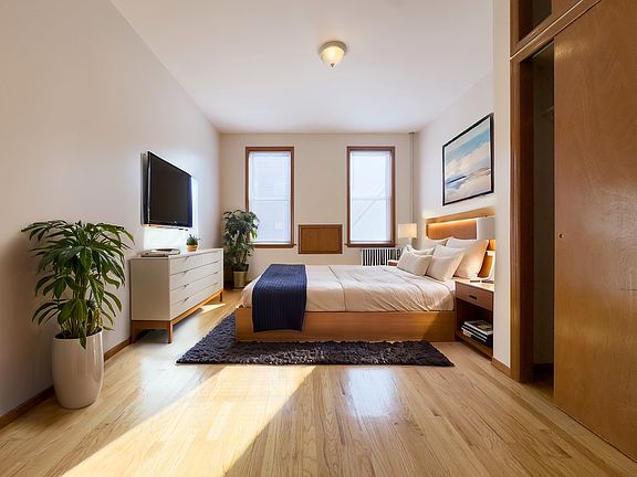 3rd image of 239 Nassau Ave APT 2L