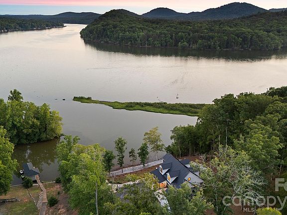 4th image of 587 Carolina Dr