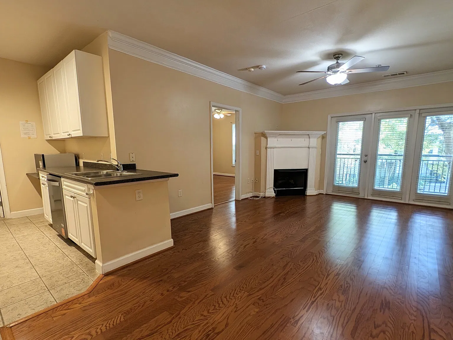 501 Hungerford Dr — Photo 2