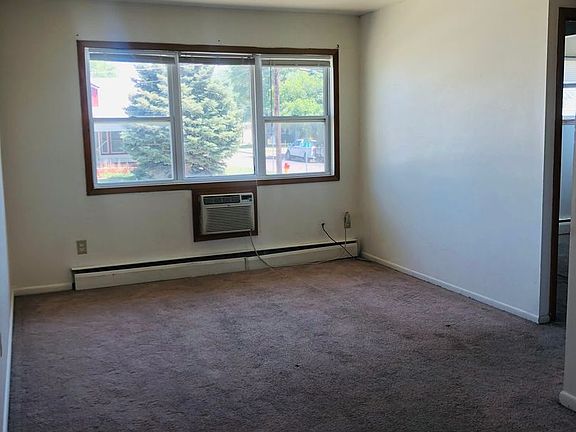 2nd image of 605 4th St NE APT 2