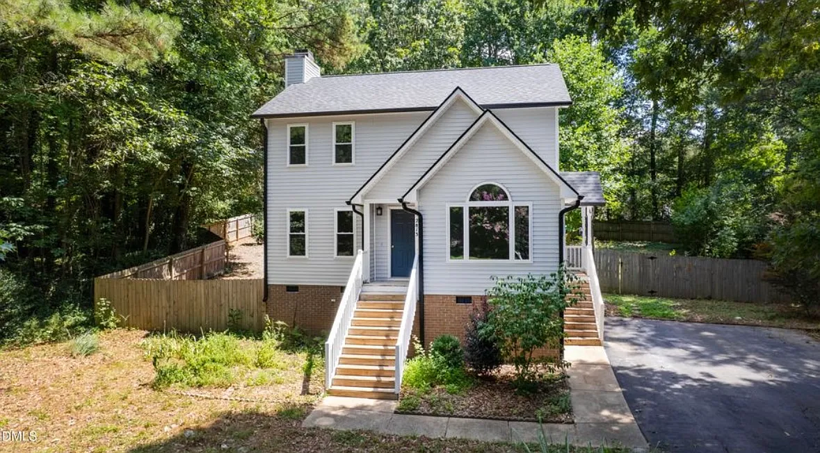 3 bed, 1554 sqft, $2,400 — Photo 1