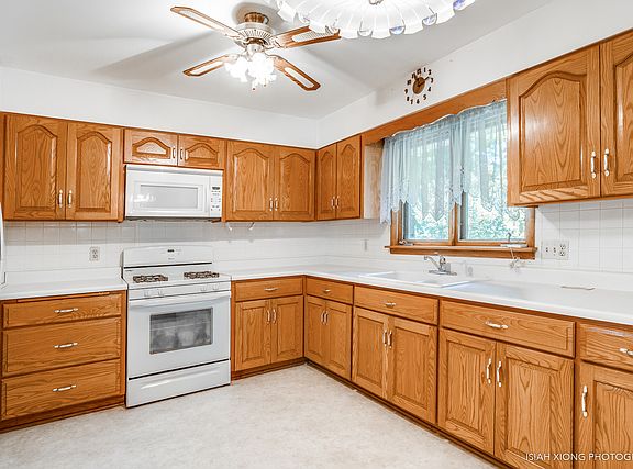 2nd image of 1939 Opal Dr