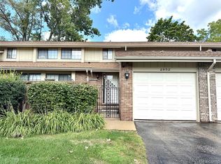 2852 Trailwood Dr, Rochester, MI 48309