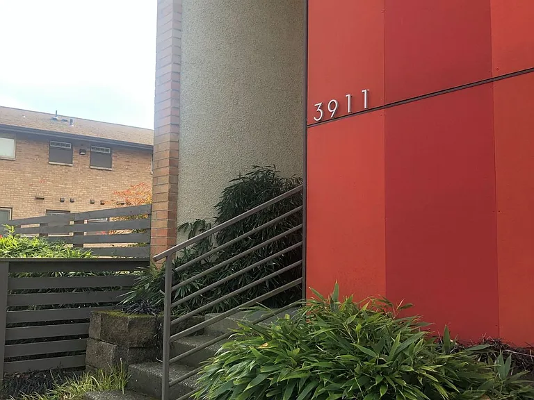 Pearl Street (3911) — Photo 5