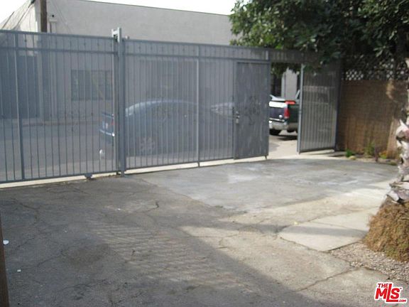 4th image of 6815 Lexington Ave #1202