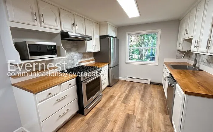 3 bed, 1.5 bath, 1778 sqft, $2,300 — Photo 3