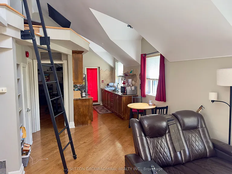 136 Springhurst Ave #8 — Photo 2