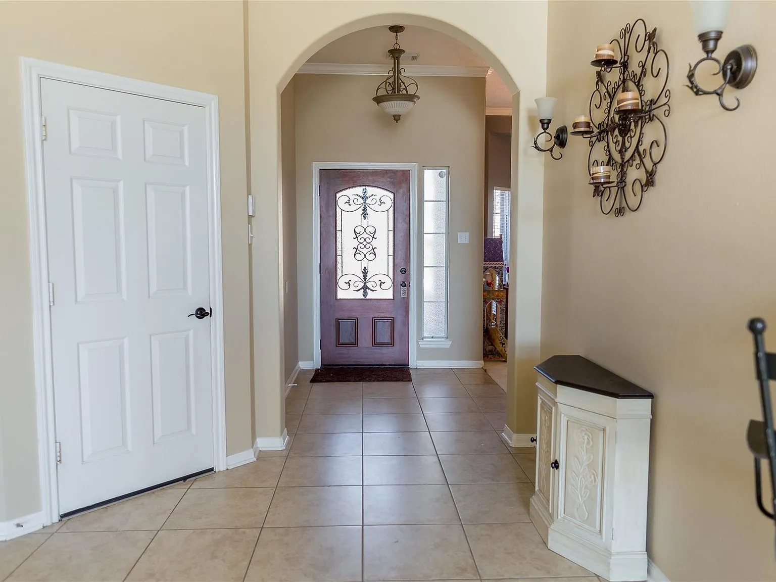 3 bed, 2.0 bath, 2126 sqft, $2,400 — Photo 4