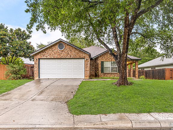 3rd image of 6425 Maverick Oak