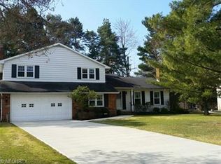 1058 Pinewood Cir, Lyndhurst, OH