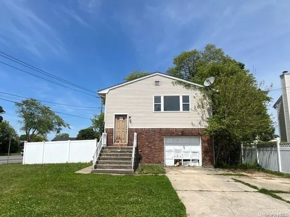 300 48th Street, Lindenhurst, NY 11757