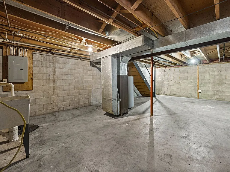 419 Britton — Photo 23