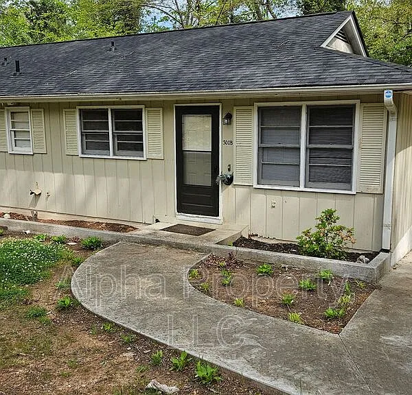 300 Amherst Dr #B — Photo 2