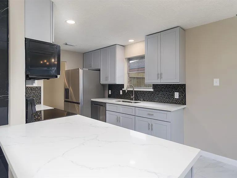 16450 Parksley Dr — Photo 8