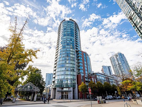 4th image of 58 Keefer Pl #806