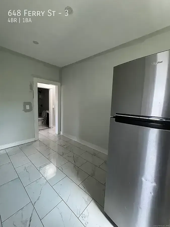 4 bed, $2,400 — Photo 2