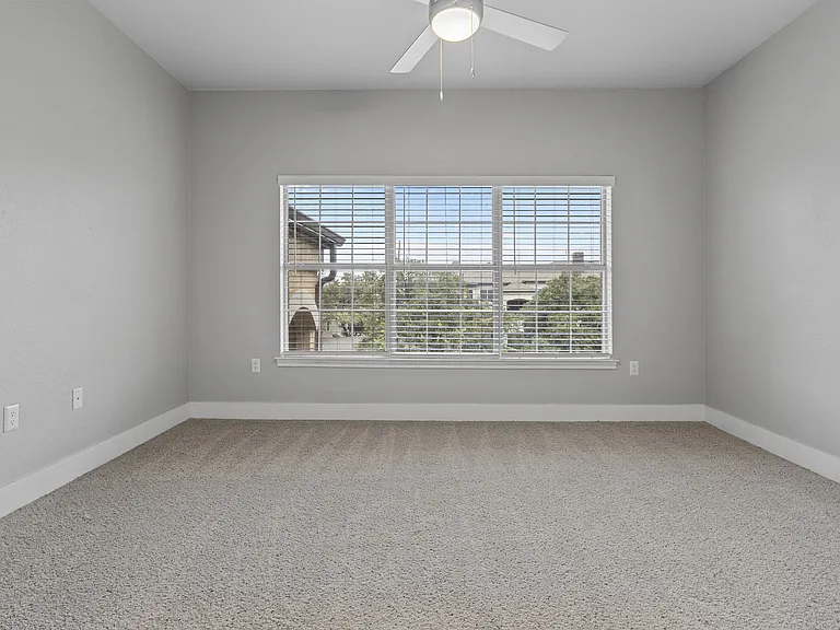 Oakville Apartments — Photo 18