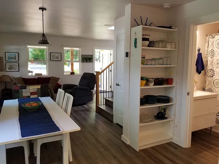 717 Claire Ln — Photo 9