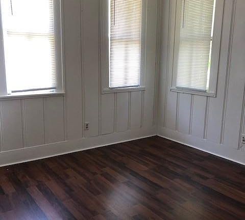5th image of 322 W Laurel St