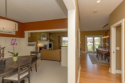 5th image of 2725 Cambridge Dr
