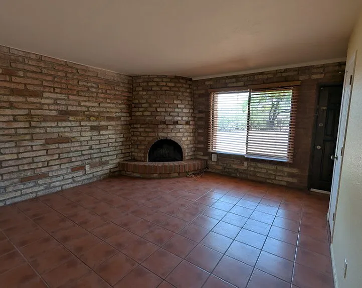 3078 N Cherry Ave — Photo 3