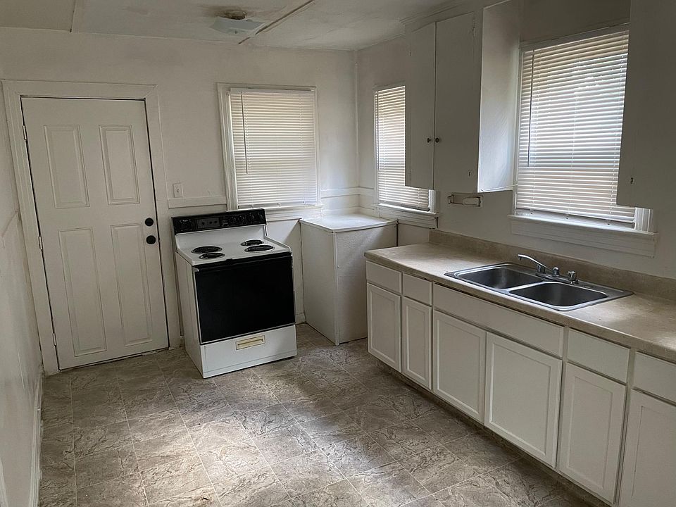 2nd image of 1021 Maynard St
