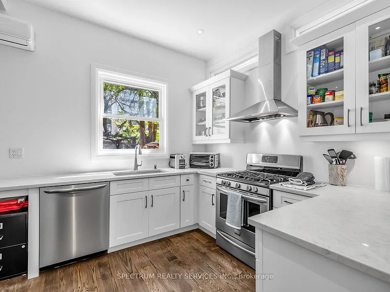 29 Raglan Ave — Photo 10