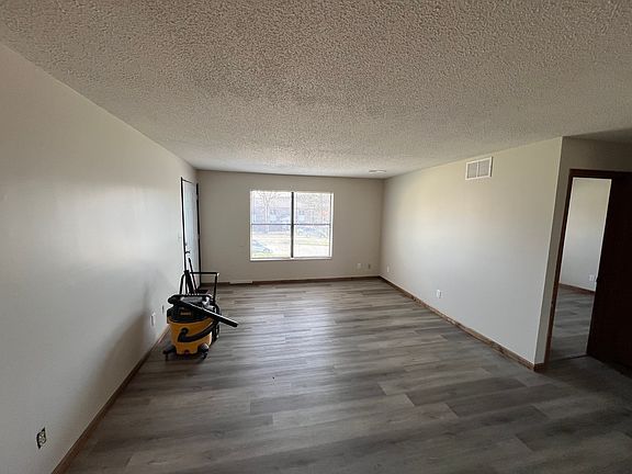4th image of 3816 Candlelight Dr #5
