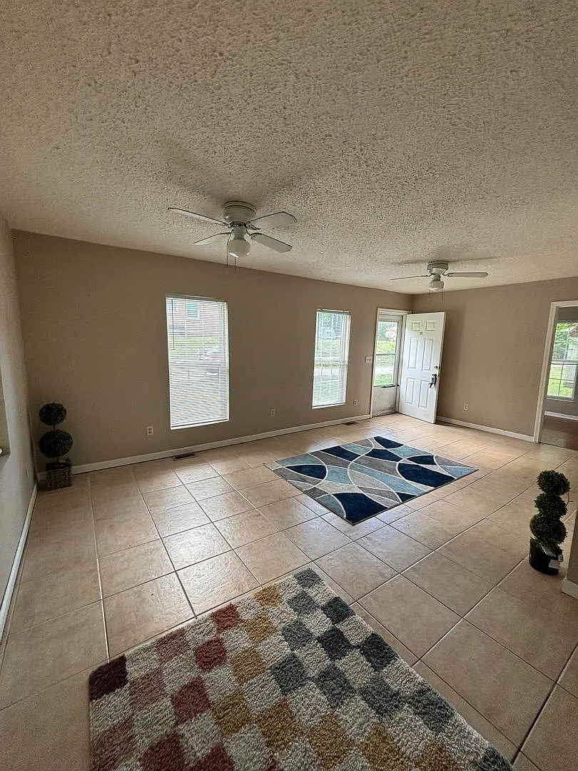 Coming Soon! 3 Bedroom House And 1 Bath — Photo 1