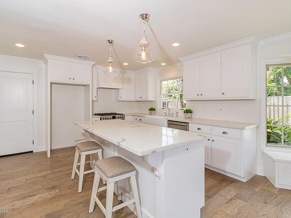 4th image of 620 Alonda Dr